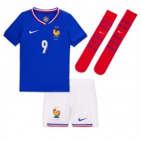Camisa de Futebol França Olivier Giroud #9 Equipamento Principal Infantil Europeu 2024 Manga Curta (+ Calças curtas)